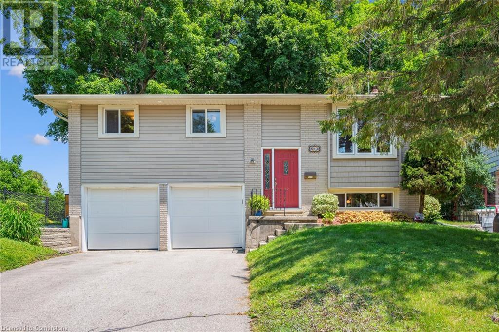 558 Elm Ridge Place, Waterloo, Ontario  N2L 4P7 - Photo 3 - 40746027