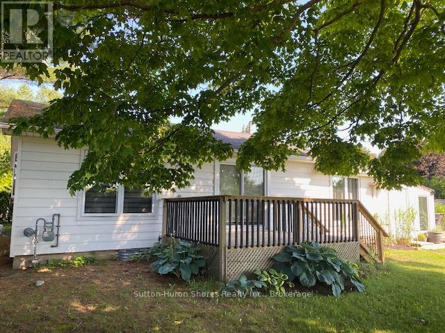 869 Gustavus Street, Saugeen Shores, Ontario  N0H 2C4 - Photo 2 - X12258477