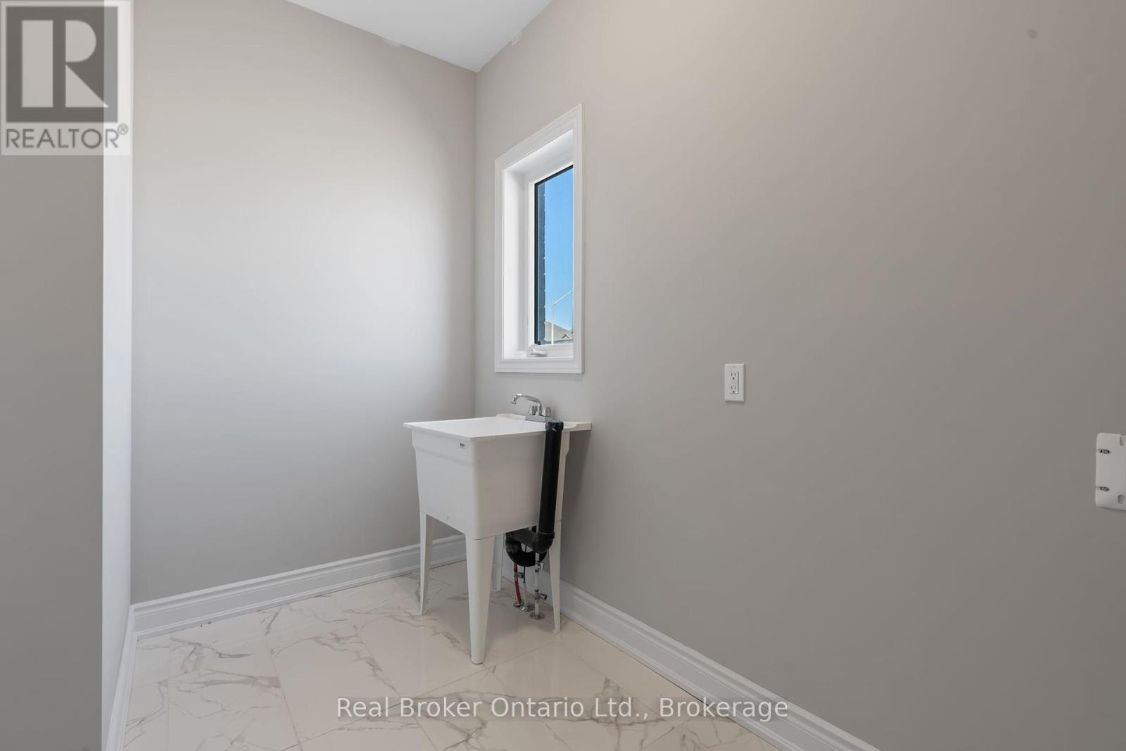 15 Venture Way, Thorold, Ontario  L2V 0G9 - Photo 11 - X12258486