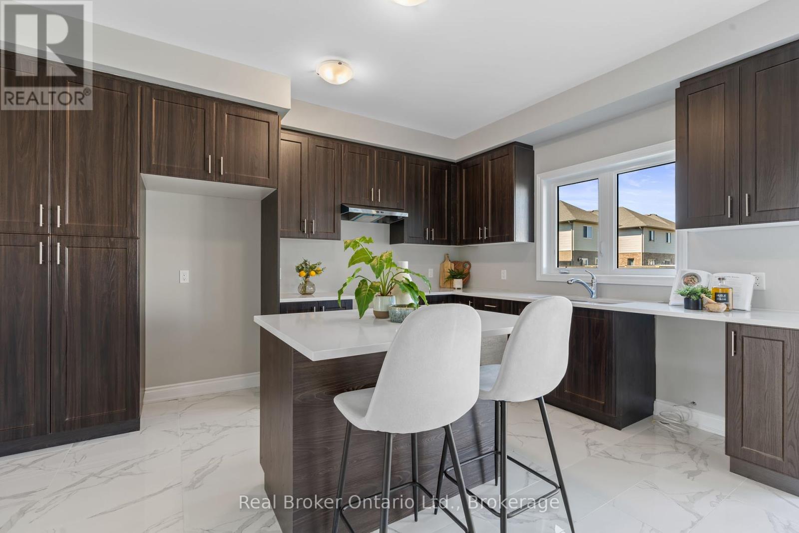 15 Venture Way, Thorold, Ontario  L2V 0G9 - Photo 18 - X12258486