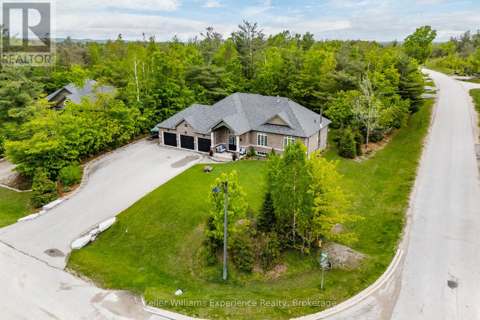 1 Topaz Court, Oro-Medonte, Ontario  L0L 2E0 - Photo 1 - S12258648