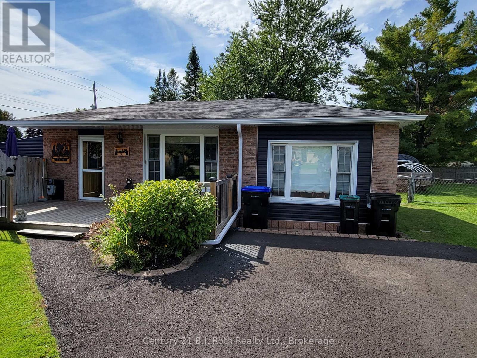 2 Lynn Street, Tiny, Ontario  L0L 2J0 - Photo 1 - S12259263