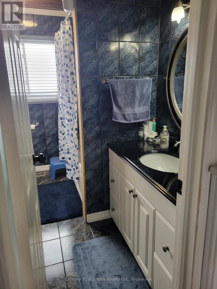 2 Lynn Street, Tiny, Ontario  L0L 2J0 - Photo 6 - S12259263