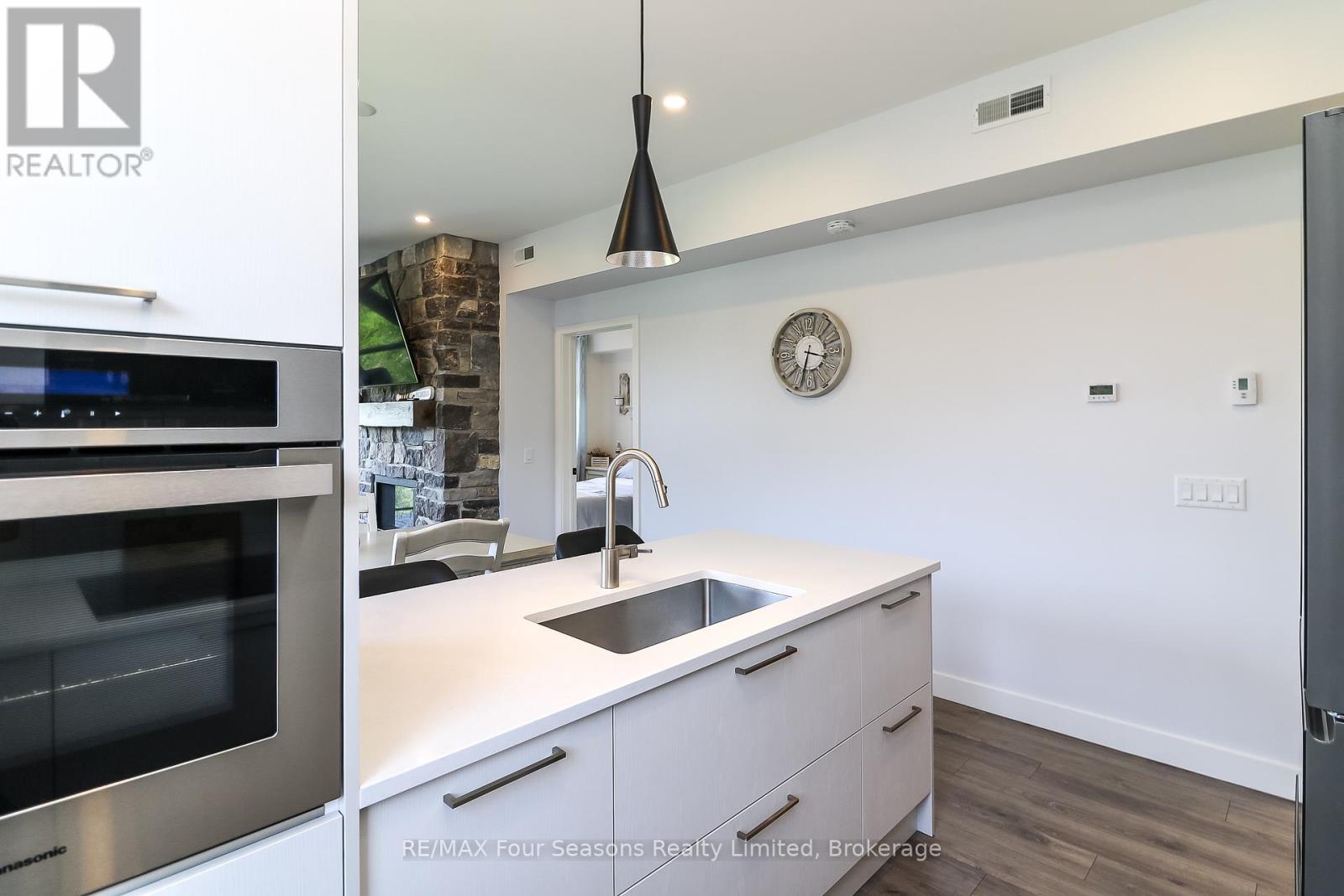 207 - 13 Beausoleil Lane, Blue Mountains, Ontario  L9Y 2X5 - Photo 17 - X12259299