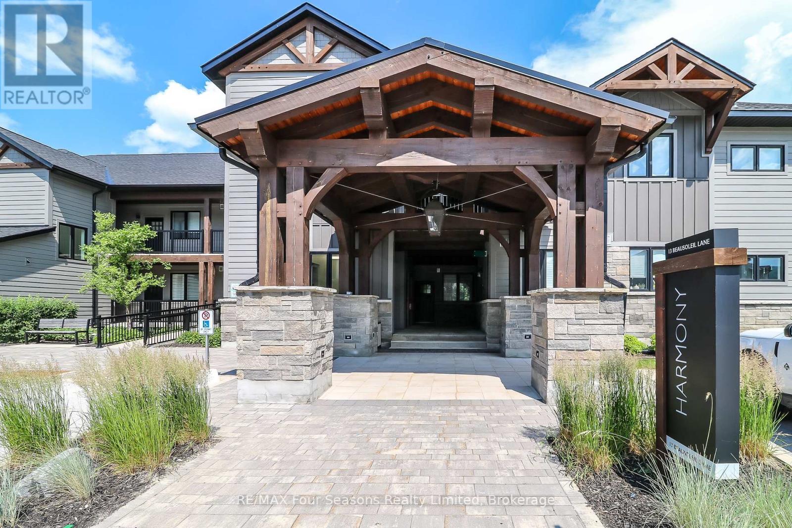 207 - 13 Beausoleil Lane, Blue Mountains, Ontario  L9Y 2X5 - Photo 3 - X12259299
