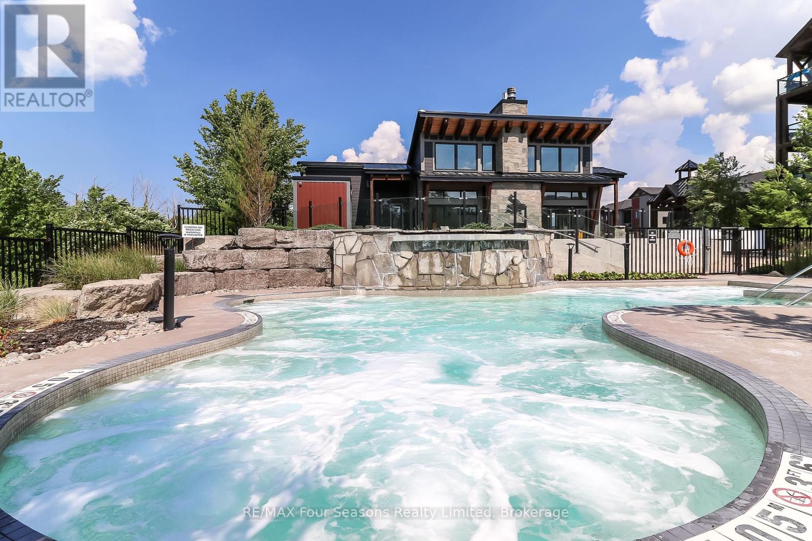 207 - 13 Beausoleil Lane, Blue Mountains, Ontario  L9Y 2X5 - Photo 33 - X12259299