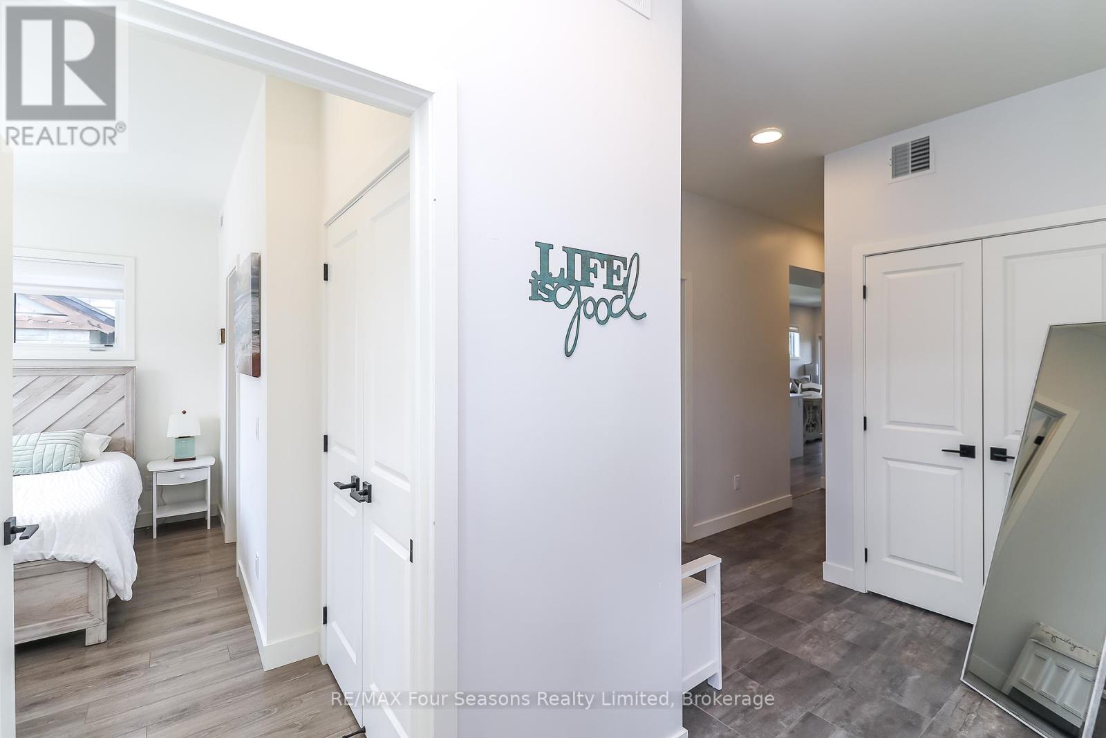 207 - 13 Beausoleil Lane, Blue Mountains, Ontario  L9Y 2X5 - Photo 6 - X12259299