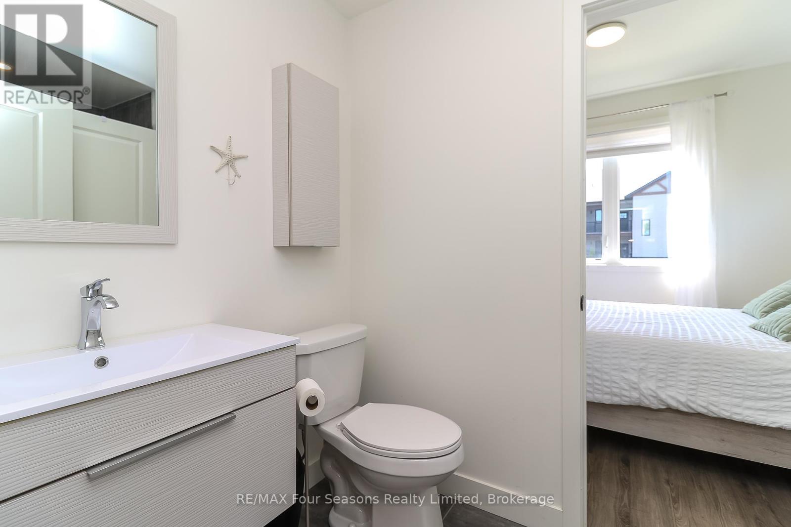 207 - 13 Beausoleil Lane, Blue Mountains, Ontario  L9Y 2X5 - Photo 8 - X12259299