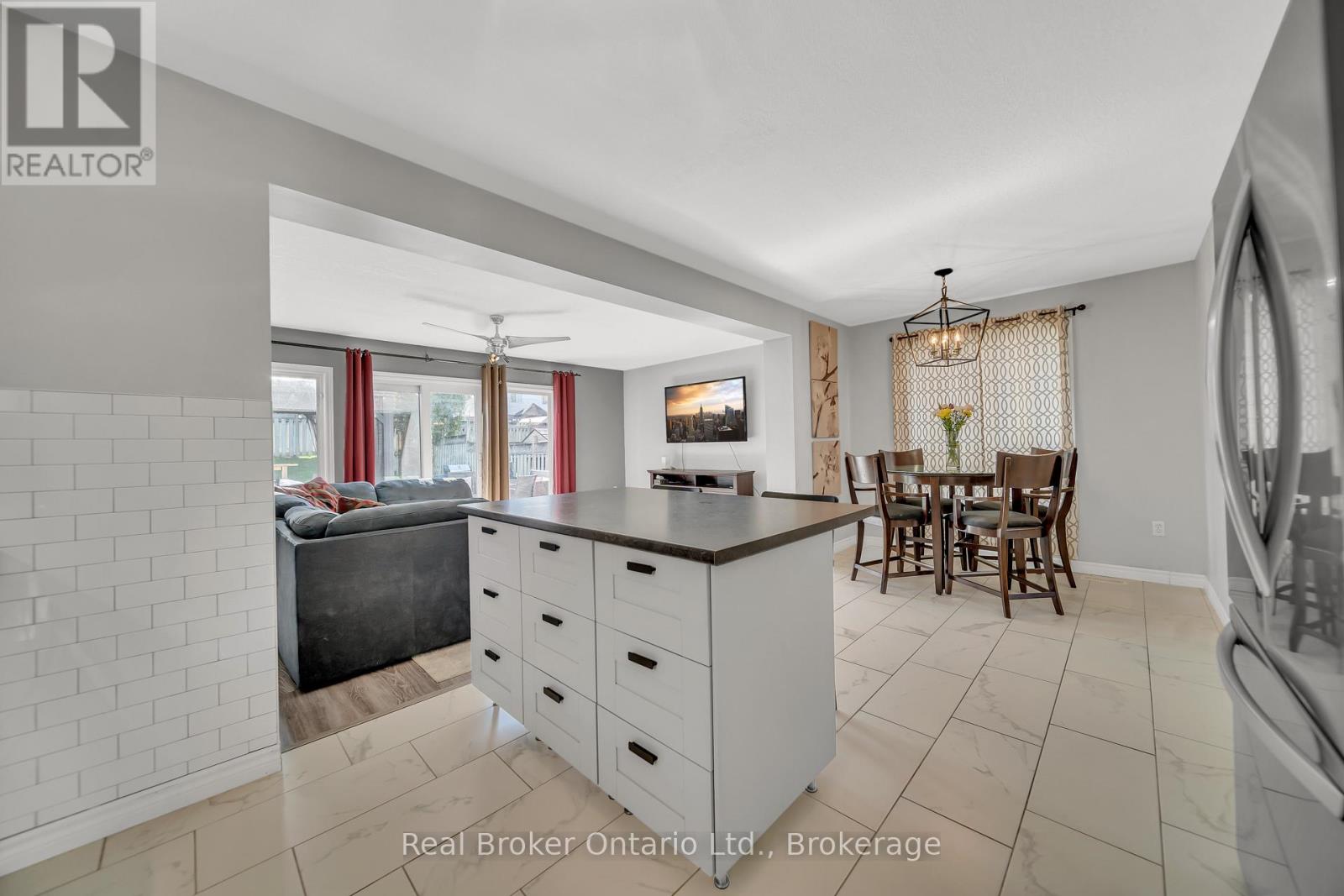 21 Mackay Street, Guelph, Ontario  N1E 7H3 - Photo 12 - X12259415