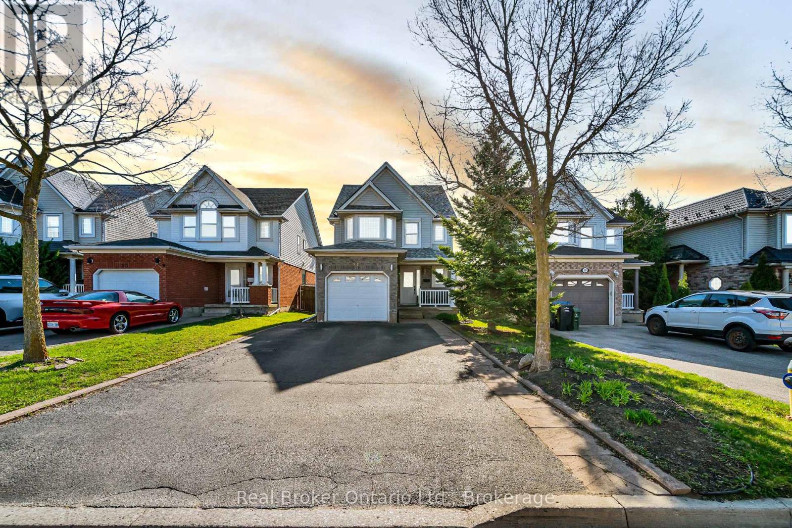 21 Mackay Street, Guelph, Ontario  N1E 7H3 - Photo 3 - X12259415