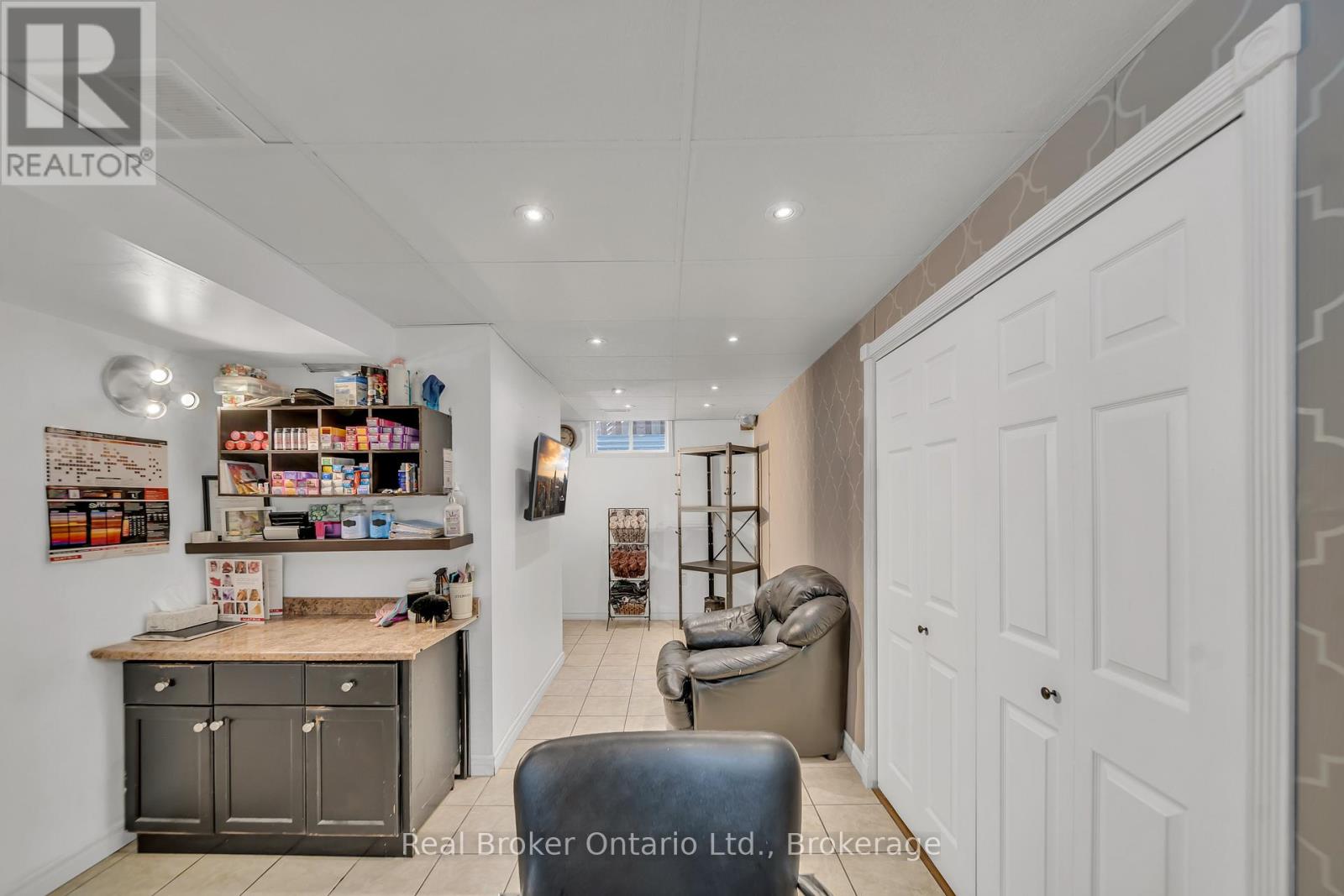 21 Mackay Street, Guelph, Ontario  N1E 7H3 - Photo 33 - X12259415