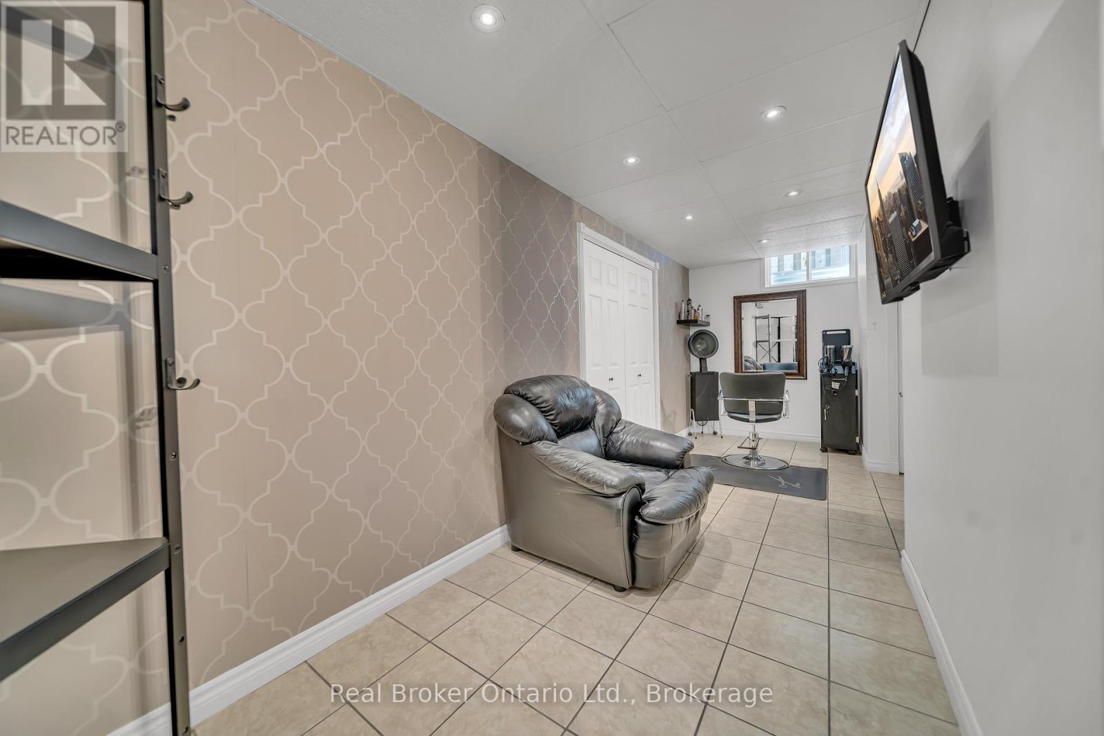 21 Mackay Street, Guelph, Ontario  N1E 7H3 - Photo 34 - X12259415