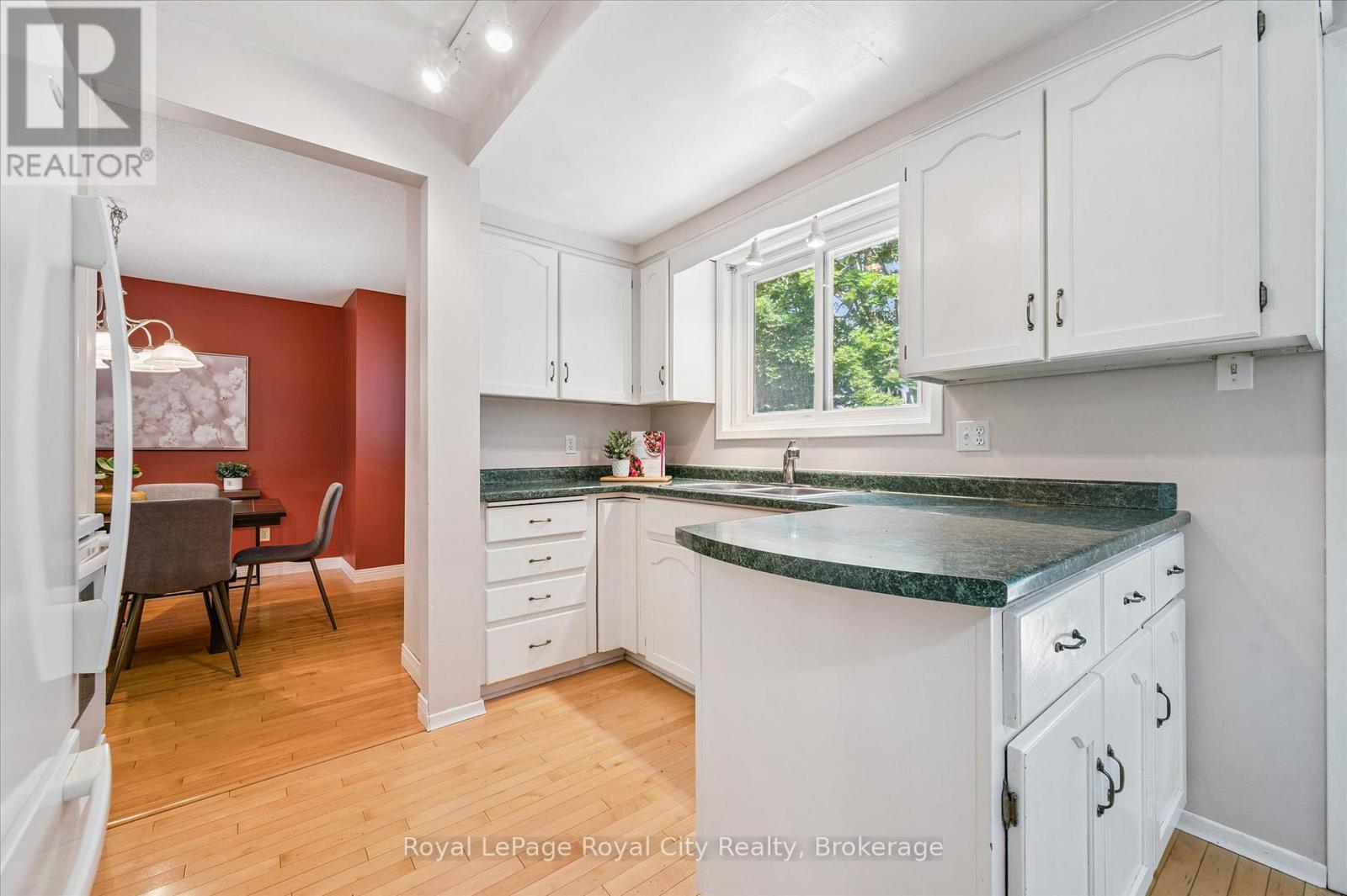 17 Springdale Boulevard, Guelph, Ontario  N1H 6X4 - Photo 15 - X12259508