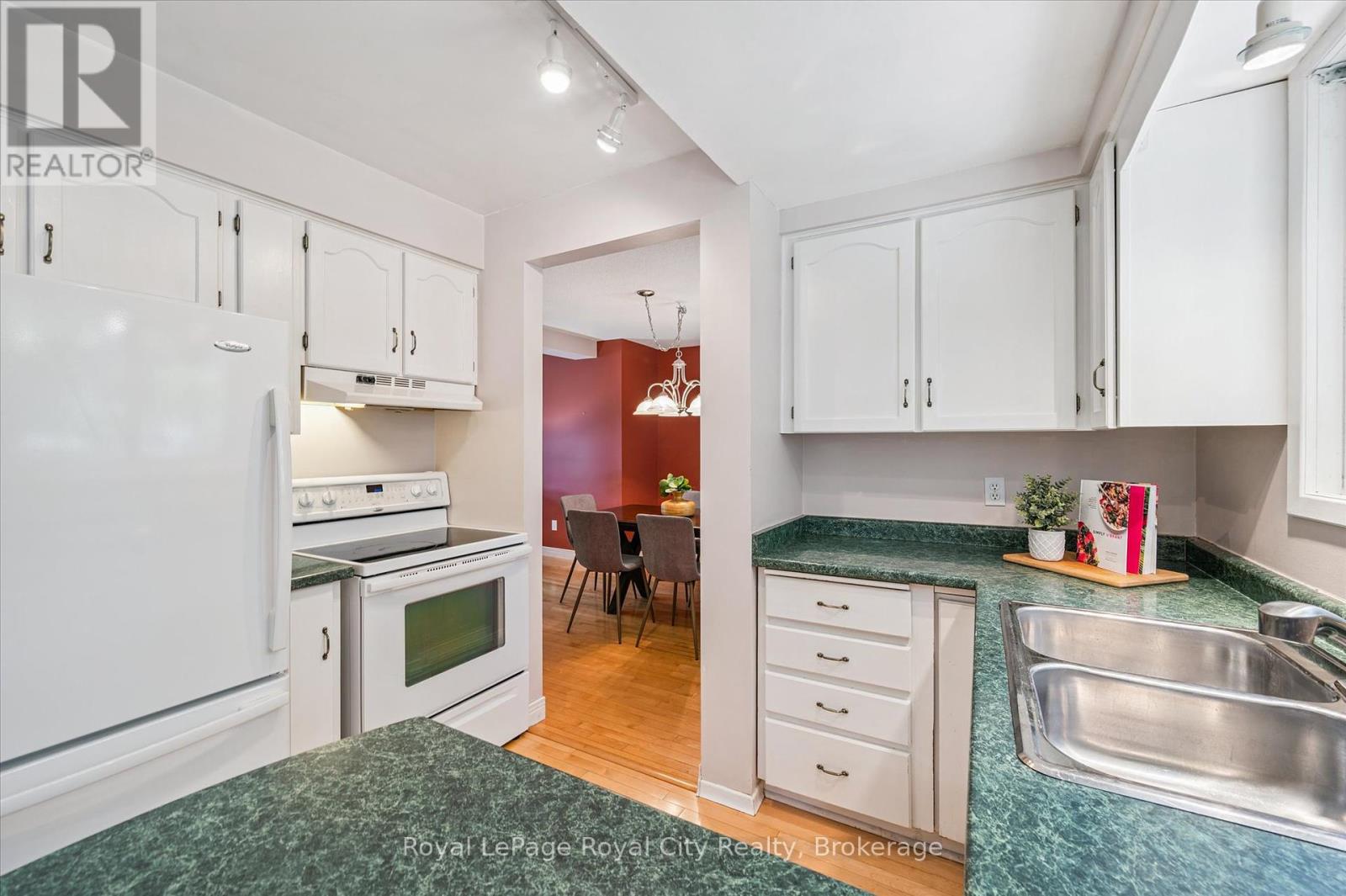 17 Springdale Boulevard, Guelph, Ontario  N1H 6X4 - Photo 16 - X12259508