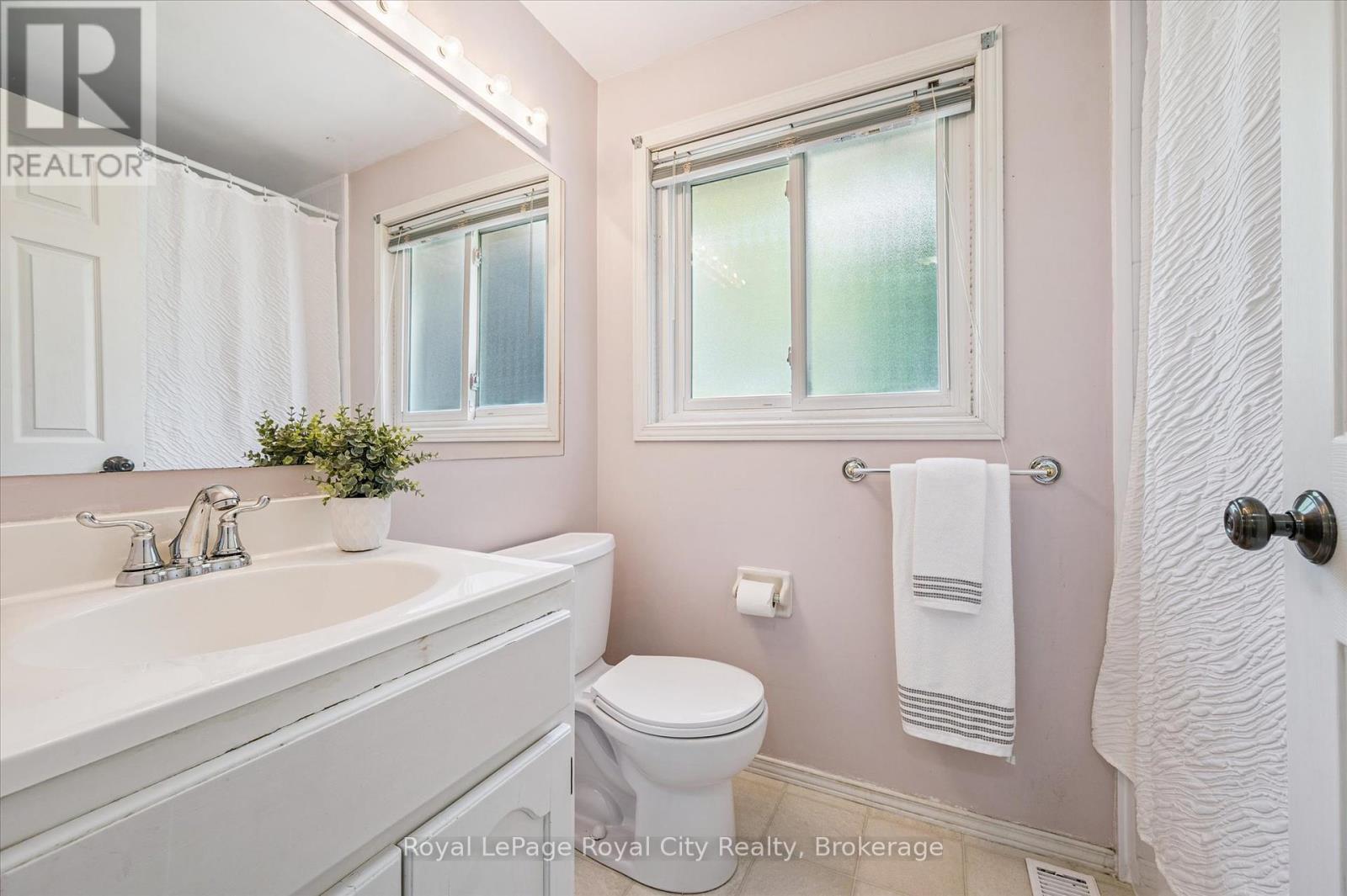 17 Springdale Boulevard, Guelph, Ontario  N1H 6X4 - Photo 25 - X12259508