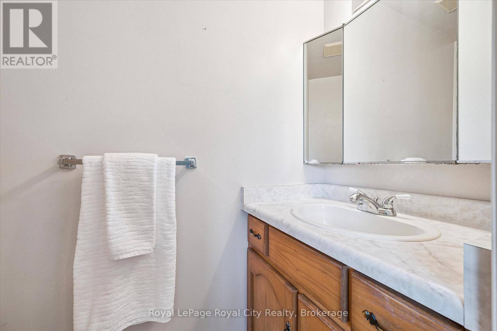 17 Springdale Boulevard, Guelph, Ontario  N1H 6X4 - Photo 29 - X12259508