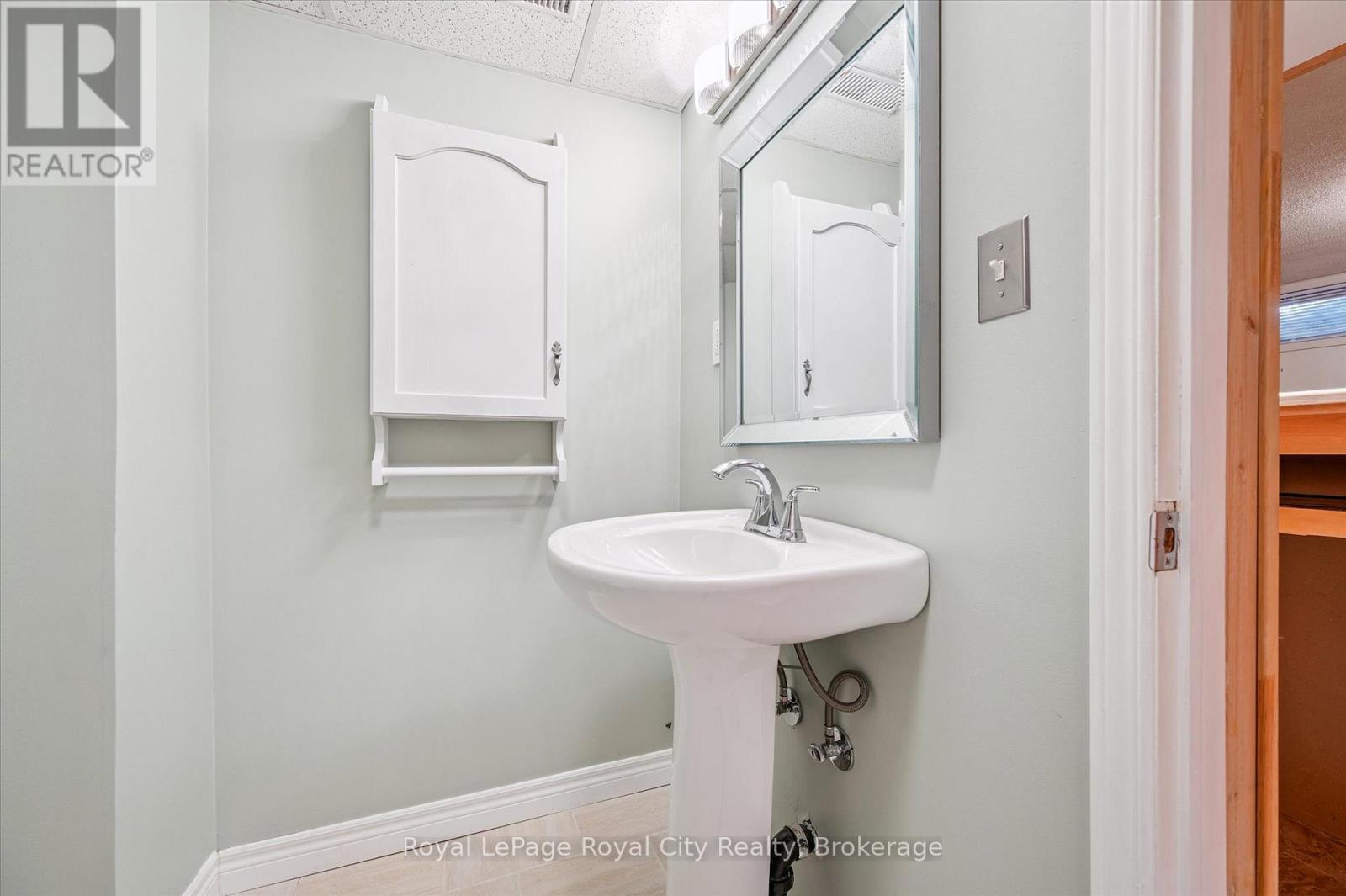 17 Springdale Boulevard, Guelph, Ontario  N1H 6X4 - Photo 35 - X12259508