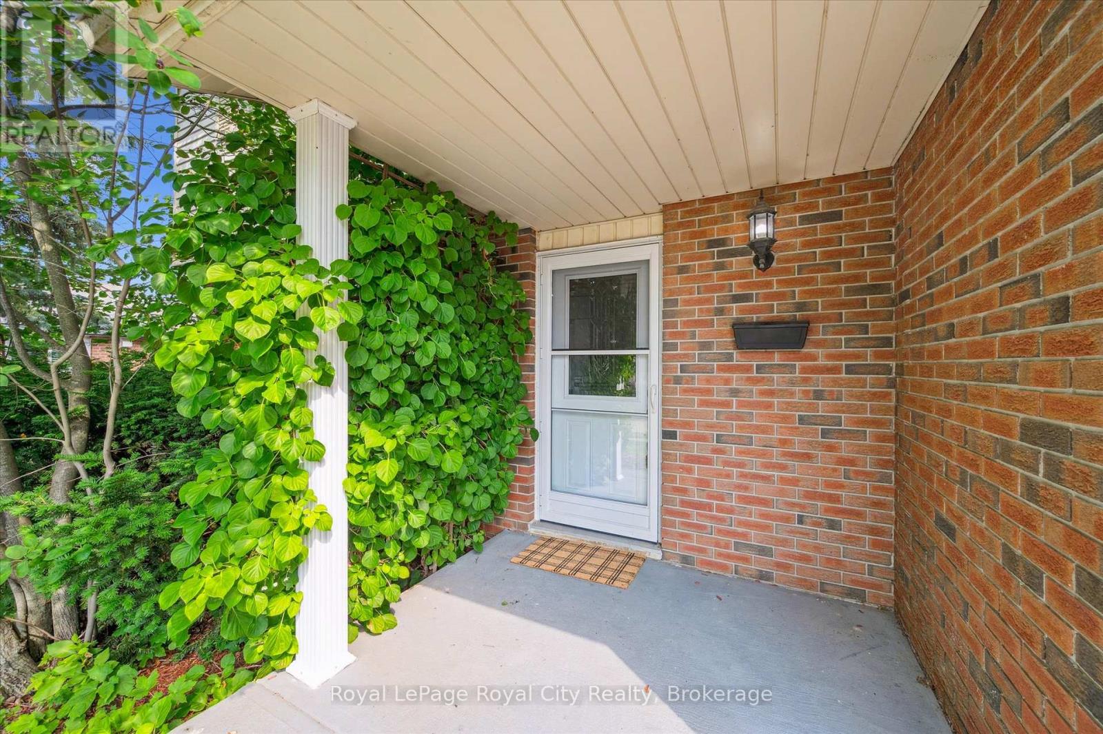 17 Springdale Boulevard, Guelph, Ontario  N1H 6X4 - Photo 5 - X12259508