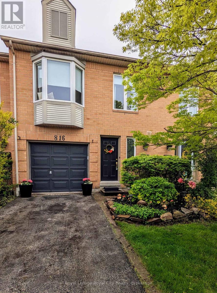 816 VILLAGE GREEN BOULEVARD, Mississauga, Ontario