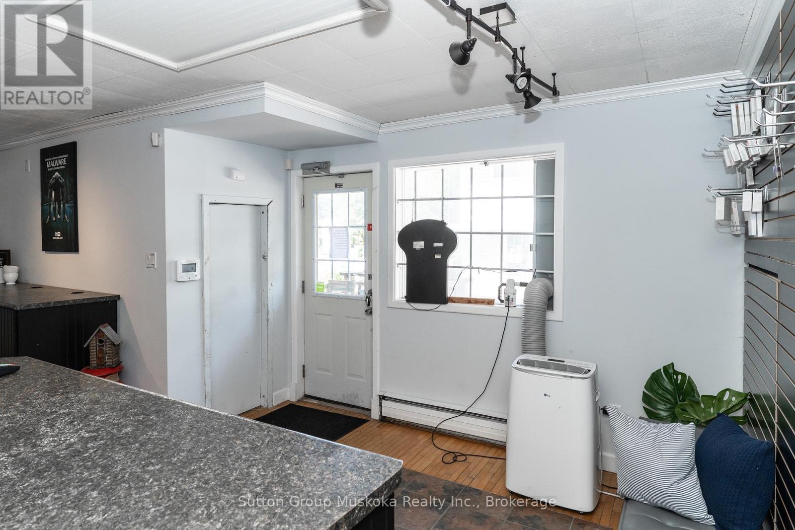 6 Chaffey Street, Huntsville, Ontario  P1H 1K7 - Photo 15 - X12259812