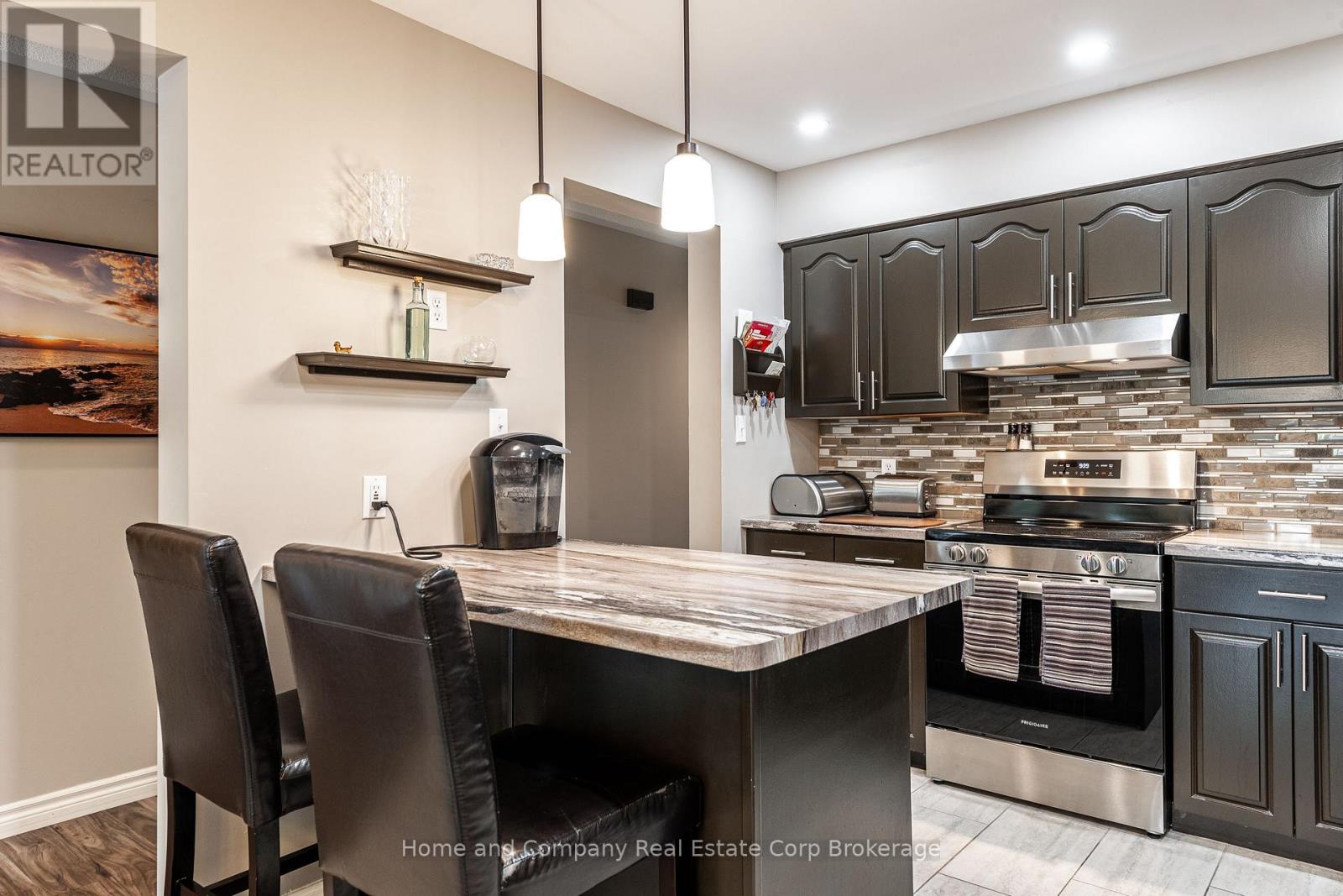 421 Greenwood Drive, Stratford, Ontario  N5A 7S7 - Photo 8 - X12260100
