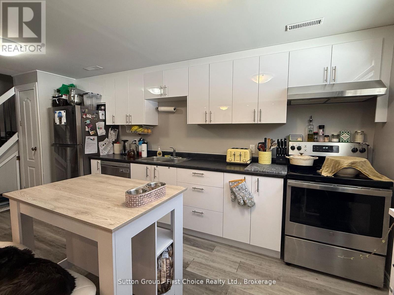 75 Cleveland Place, London South, Ontario  N5Z 4T5 - Photo 3 - X12260125