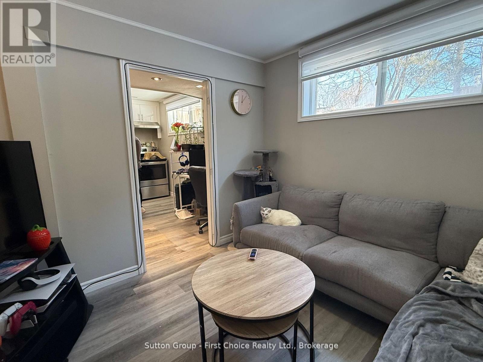 75 Cleveland Place, London South, Ontario  N5Z 4T5 - Photo 4 - X12260125
