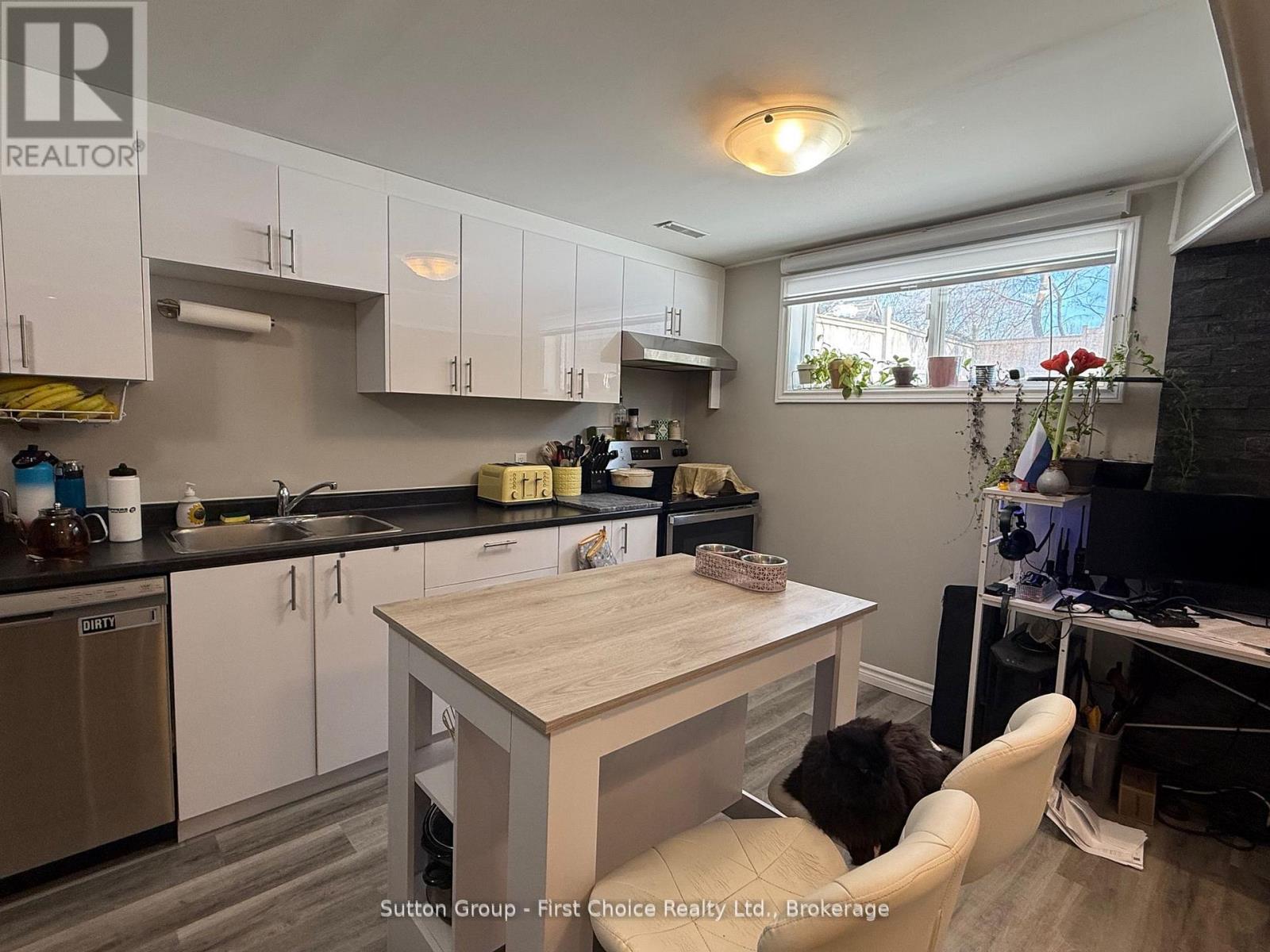 75 Cleveland Place, London South, Ontario  N5Z 4T5 - Photo 8 - X12260125
