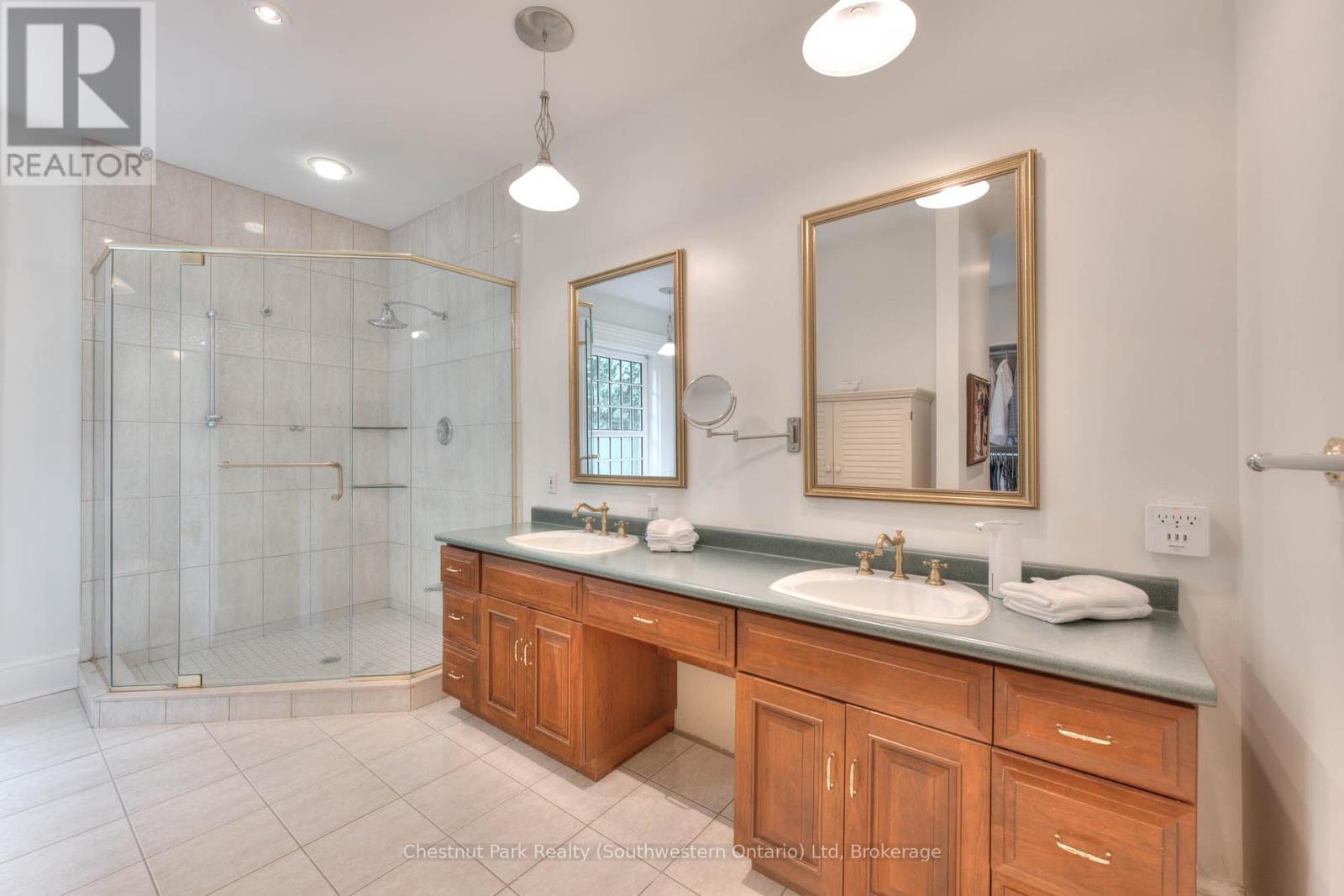 76 Queen Street, Guelph, Ontario  N1E 4R8 - Photo 37 - X12260262