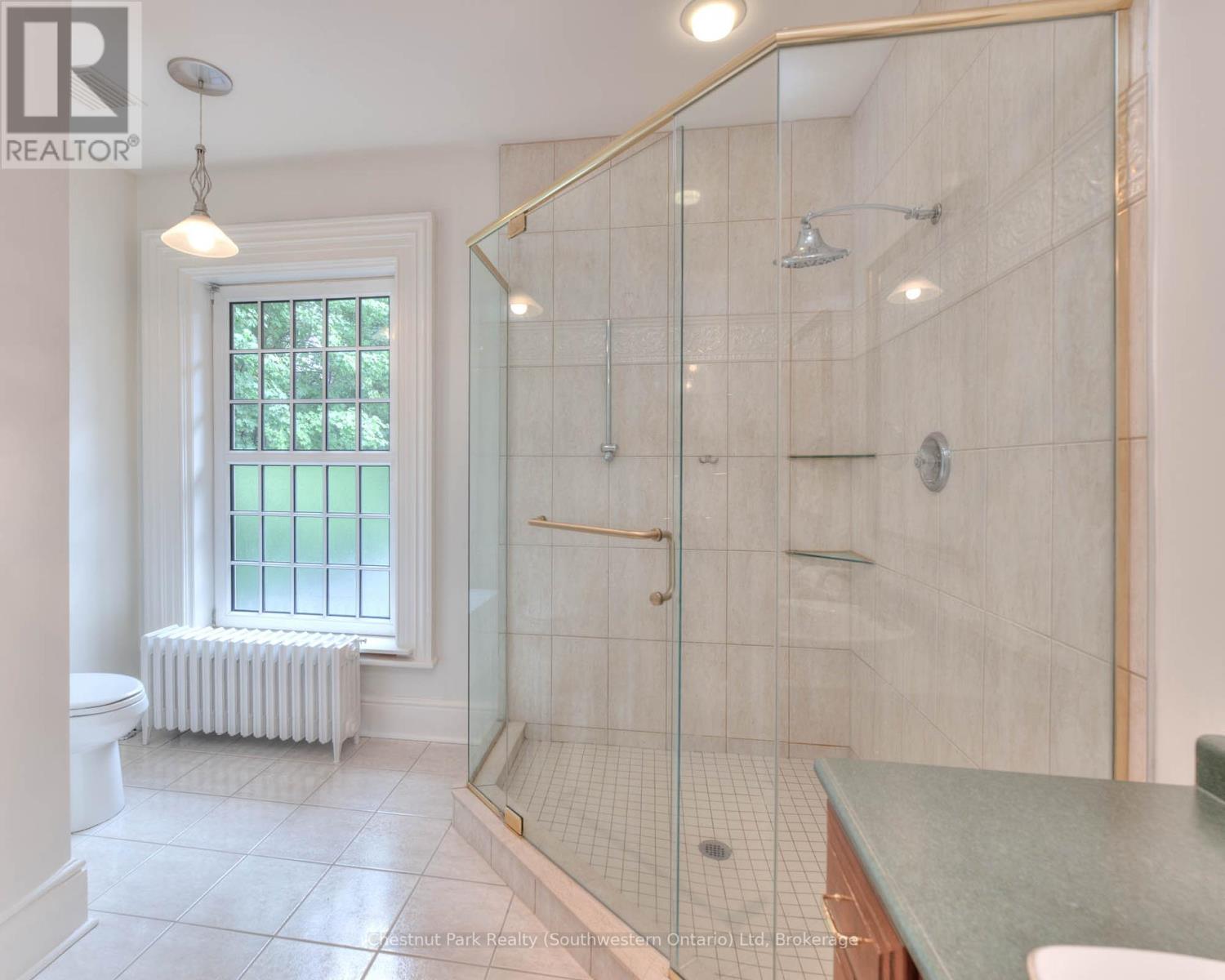 76 Queen Street, Guelph, Ontario  N1E 4R8 - Photo 38 - X12260262