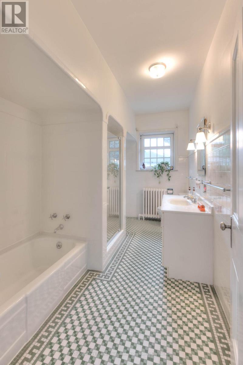 76 Queen Street, Guelph, Ontario  N1E 4R8 - Photo 46 - X12260262