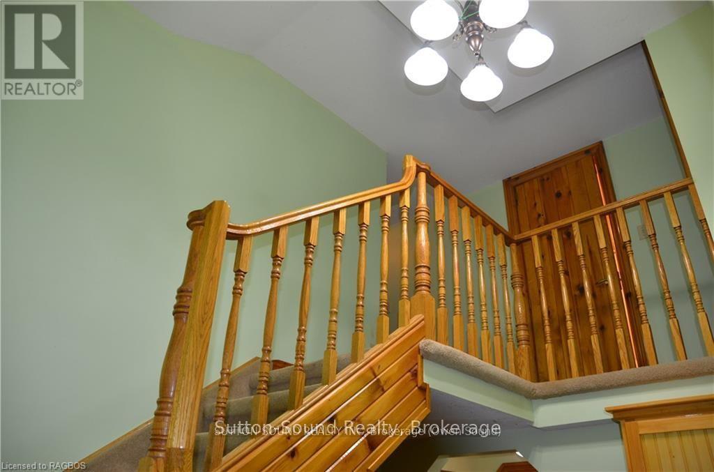 402432 Grey Road 4, West Grey, Ontario  N0H 1R0 - Photo 12 - X12260281