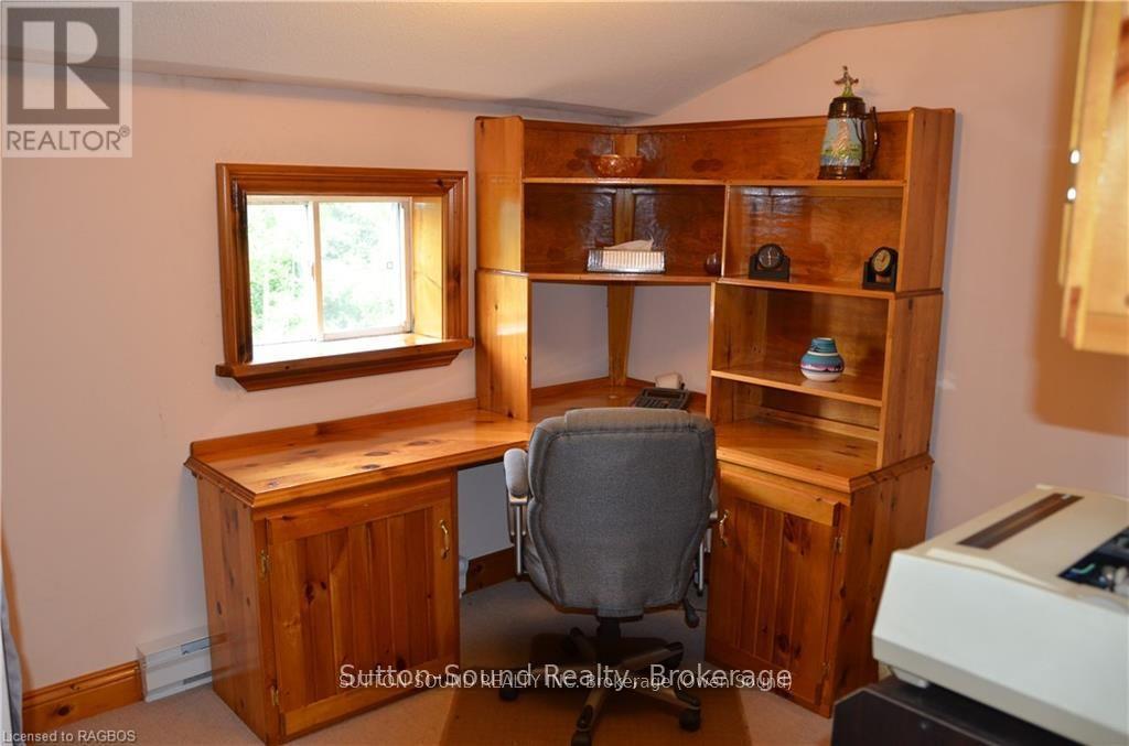 402432 Grey Road 4, West Grey, Ontario  N0H 1R0 - Photo 21 - X12260281