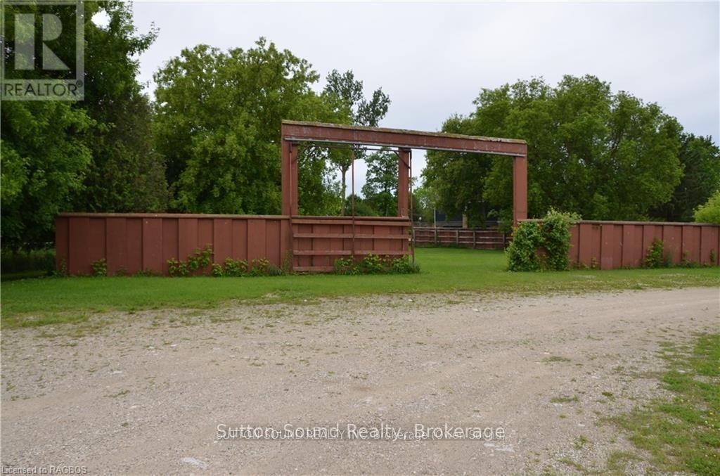 402432 Grey Road 4, West Grey, Ontario  N0H 1R0 - Photo 27 - X12260281