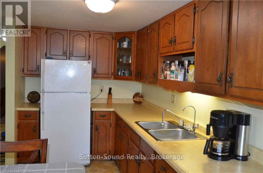 402432 Grey Road 4, West Grey, Ontario  N0H 1R0 - Photo 5 - X12260281