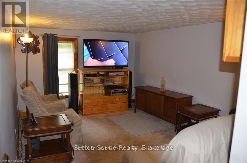 402432 Grey Road 4, West Grey, Ontario  N0H 1R0 - Photo 8 - X12260281