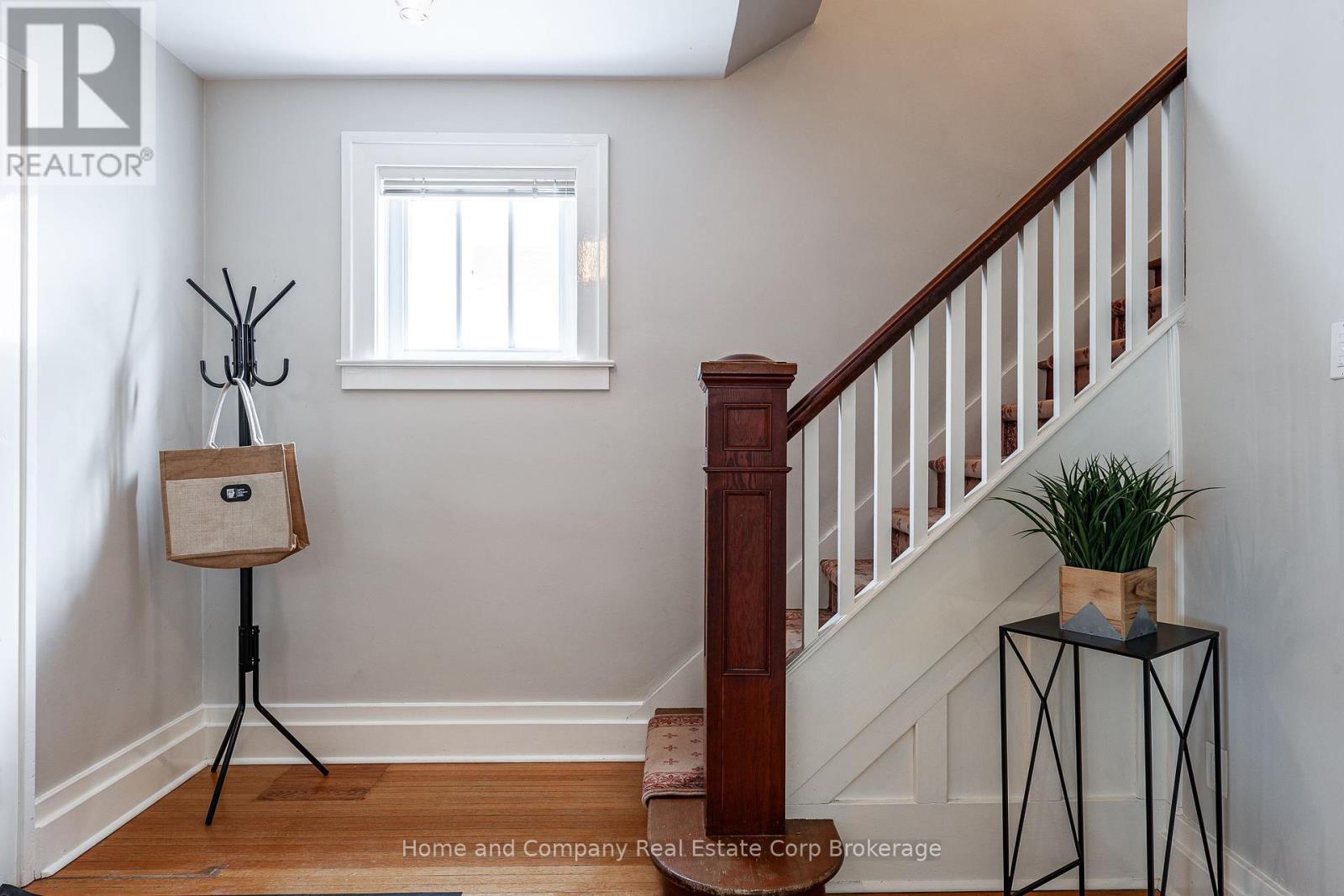 211 Douglas Street, Stratford, Ontario  N5A 5P8 - Photo 3 - X12260308