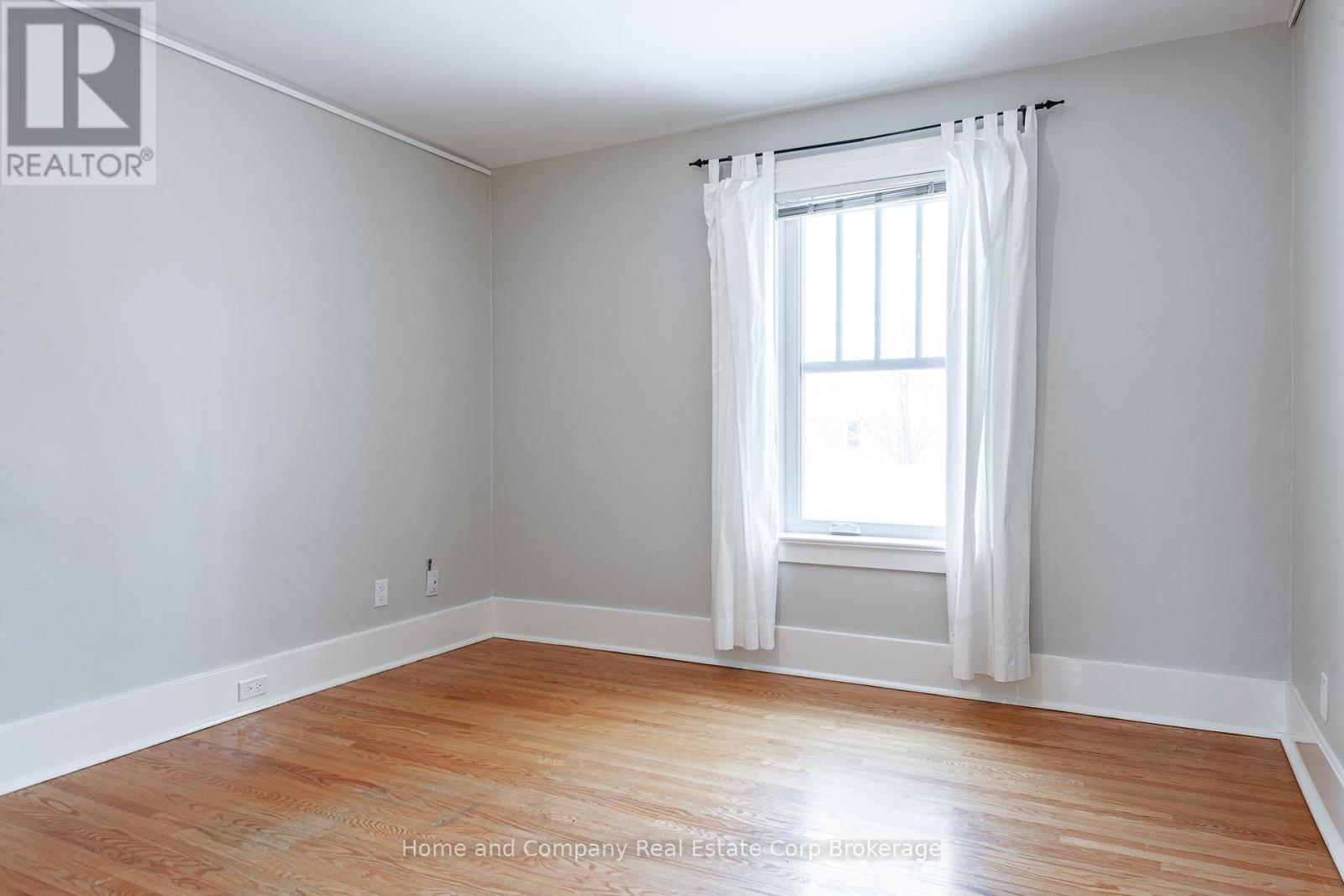 211 Douglas Street, Stratford, Ontario  N5A 5P8 - Photo 34 - X12260308