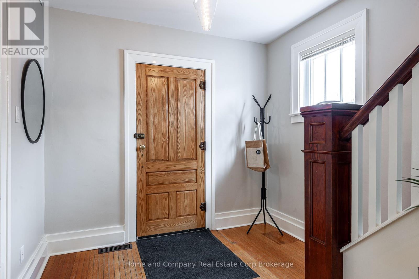 211 Douglas Street, Stratford, Ontario  N5A 5P8 - Photo 4 - X12260308