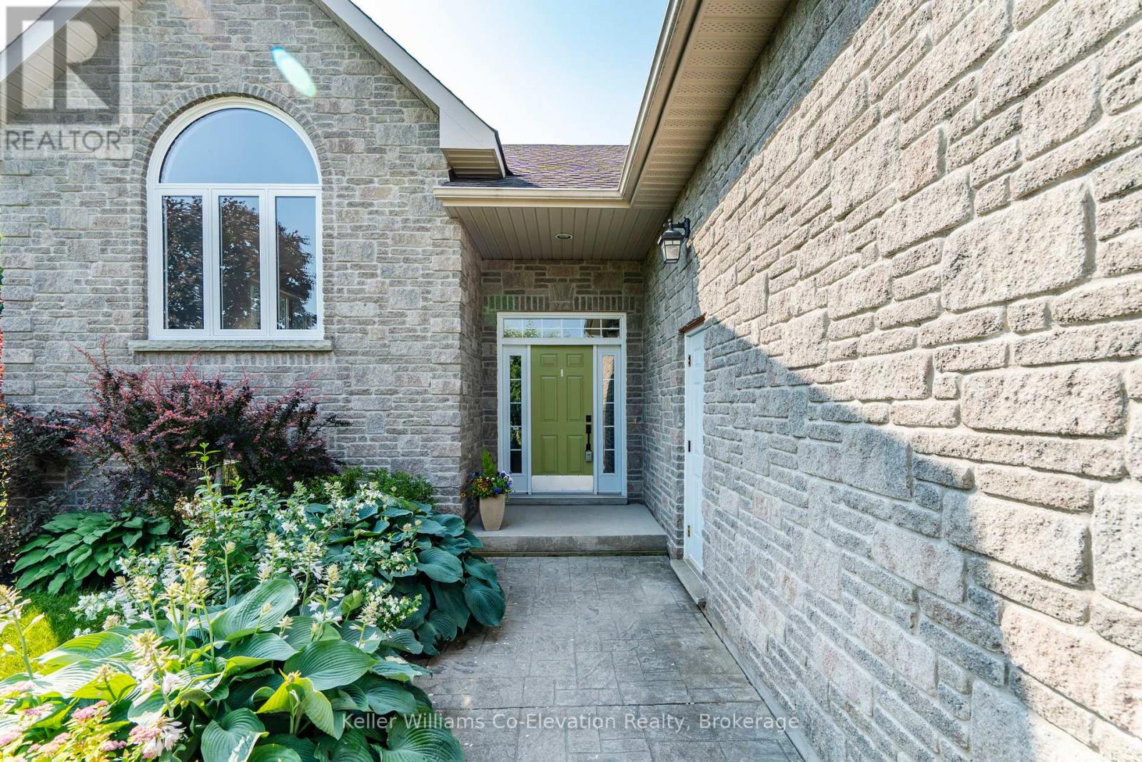 11 Boyd Crescent, Oro-Medonte, Ontario  L0K 1N0 - Photo 2 - S12261043