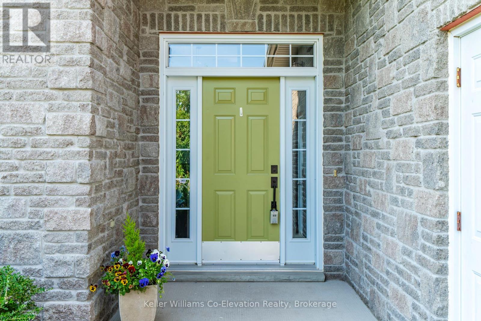 11 Boyd Crescent, Oro-Medonte, Ontario  L0K 1N0 - Photo 3 - S12261043
