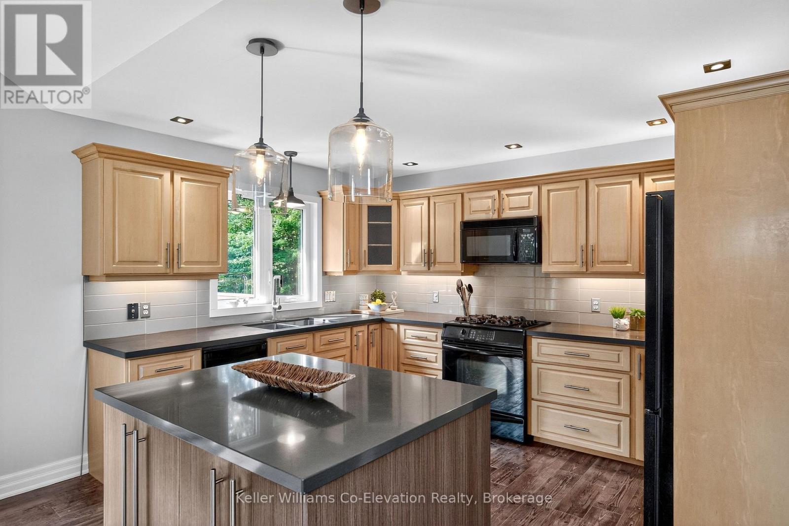11 Boyd Crescent, Oro-Medonte, Ontario  L0K 1N0 - Photo 5 - S12261043