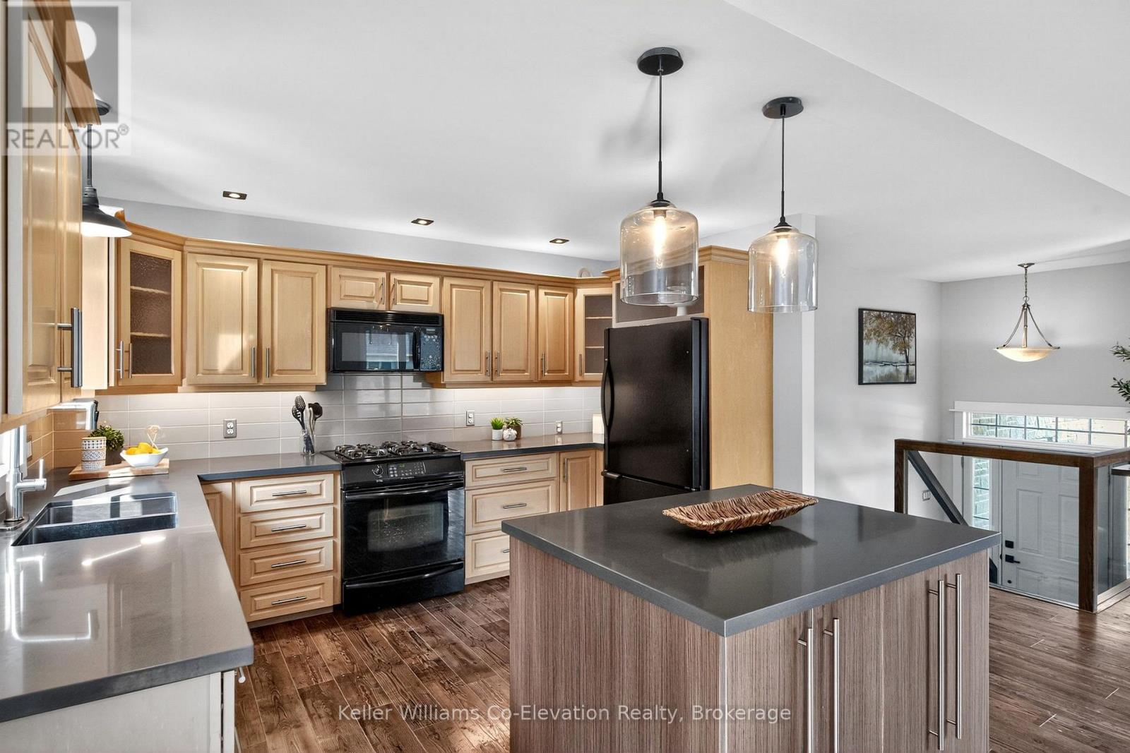 11 Boyd Crescent, Oro-Medonte, Ontario  L0K 1N0 - Photo 6 - S12261043