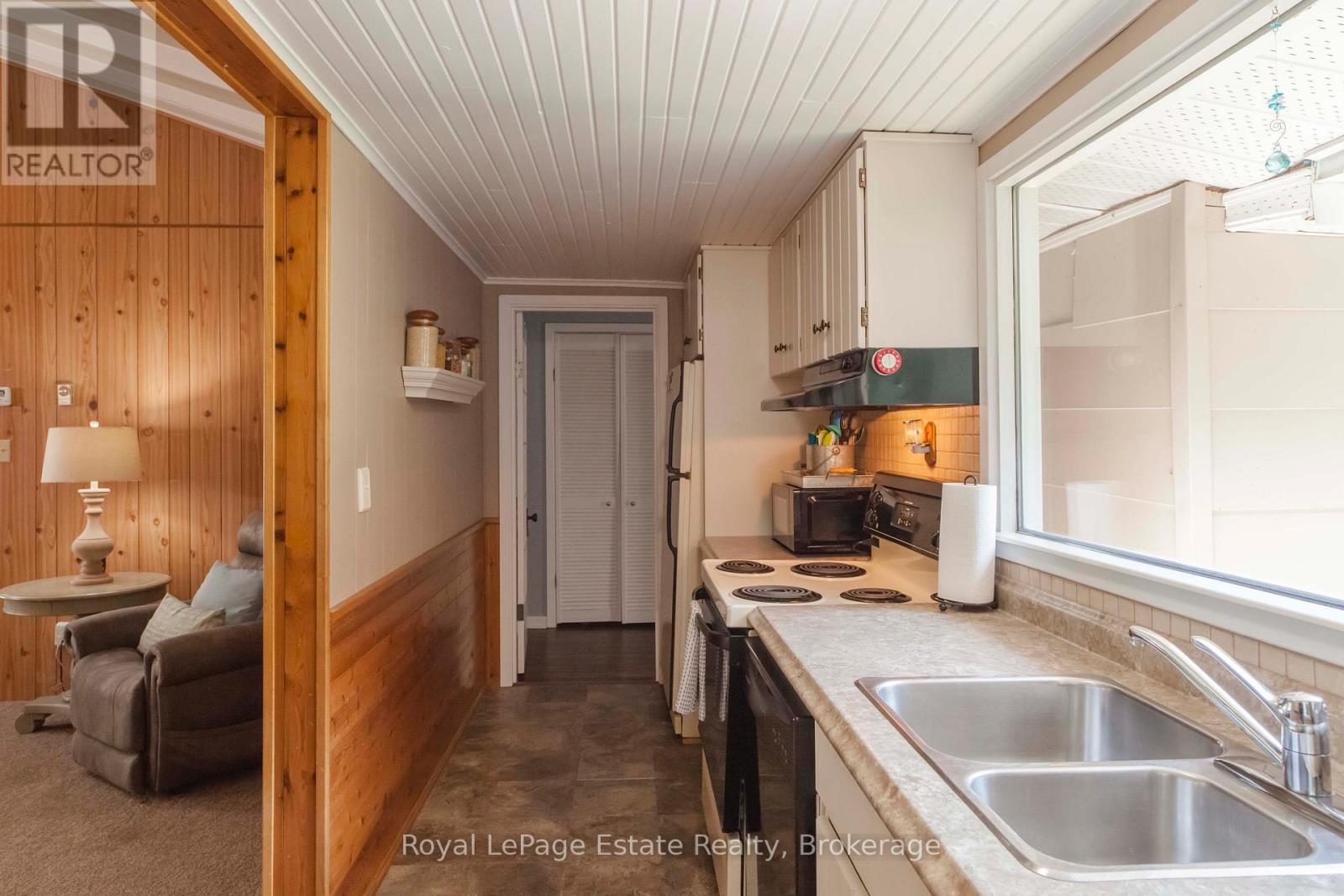 371 Bay Street, South Bruce Peninsula, Ontario  N0H 2T0 - Photo 23 - X12261246