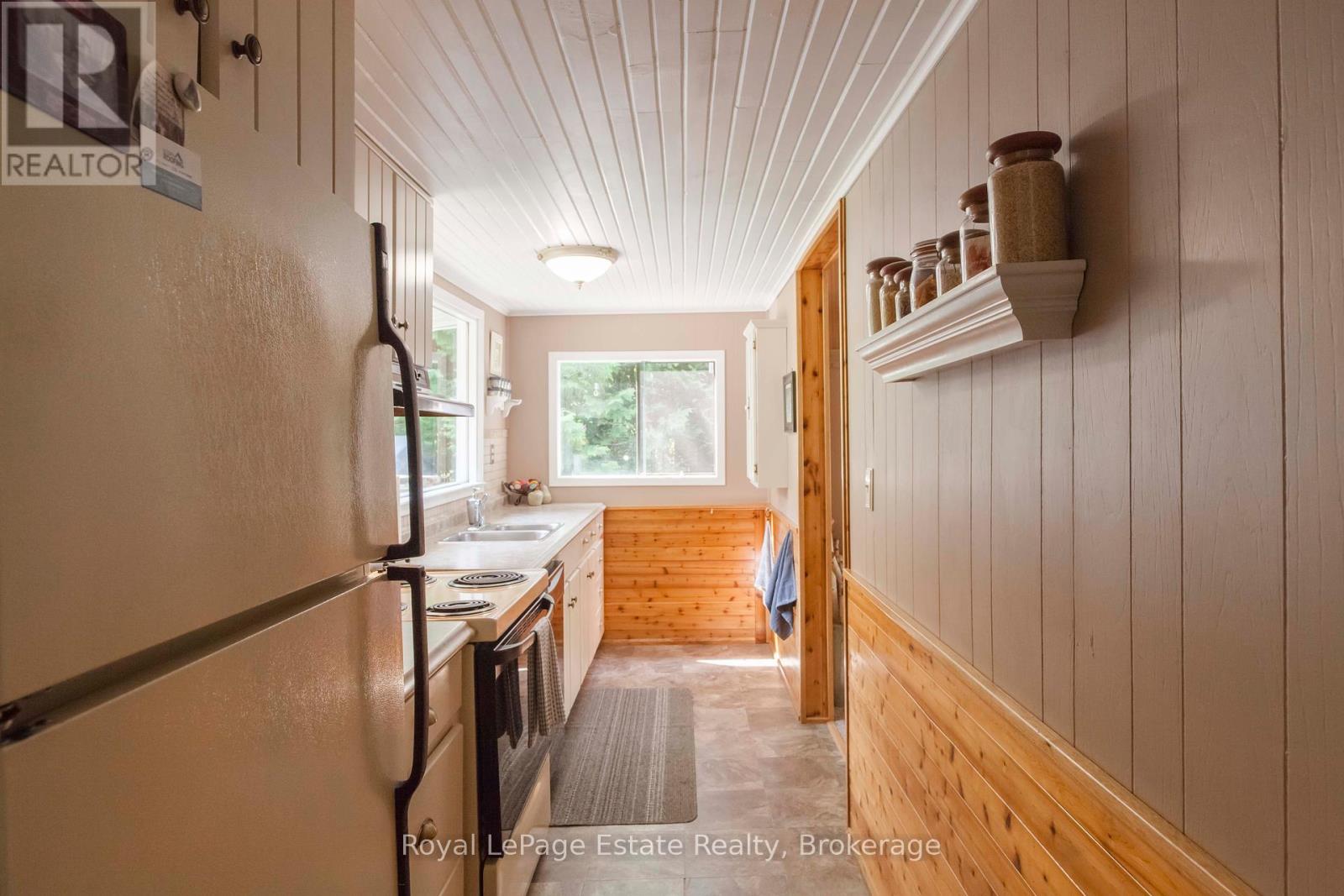 371 Bay Street, South Bruce Peninsula, Ontario  N0H 2T0 - Photo 31 - X12261246