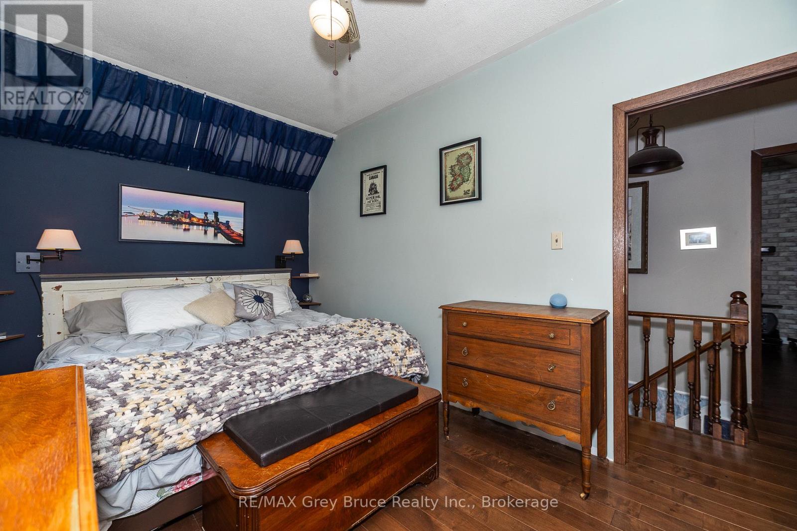362404 Lindenwood Road, Georgian Bluffs, Ontario  N0H 2T0 - Photo 21 - X12261349