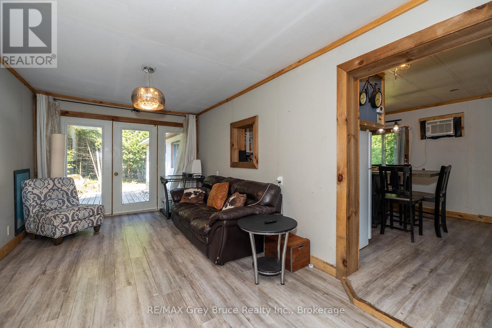 362404 Lindenwood Road, Georgian Bluffs, Ontario  N0H 2T0 - Photo 31 - X12261349