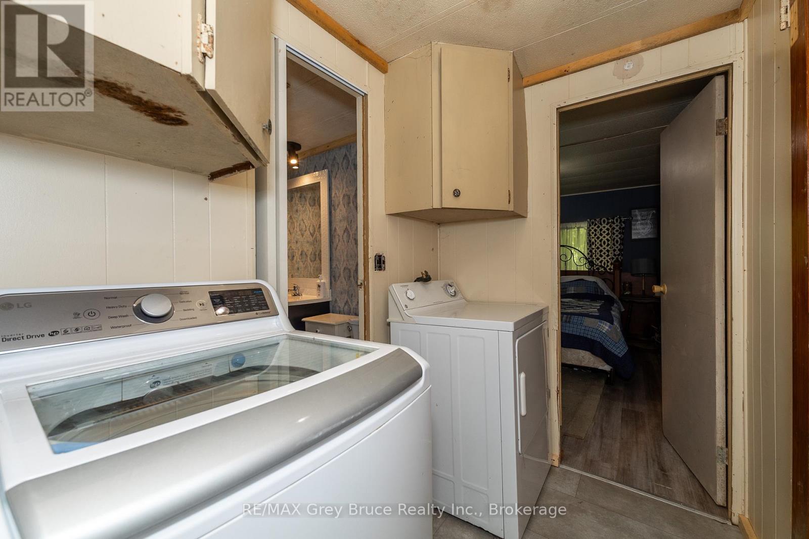 362404 Lindenwood Road, Georgian Bluffs, Ontario  N0H 2T0 - Photo 36 - X12261349