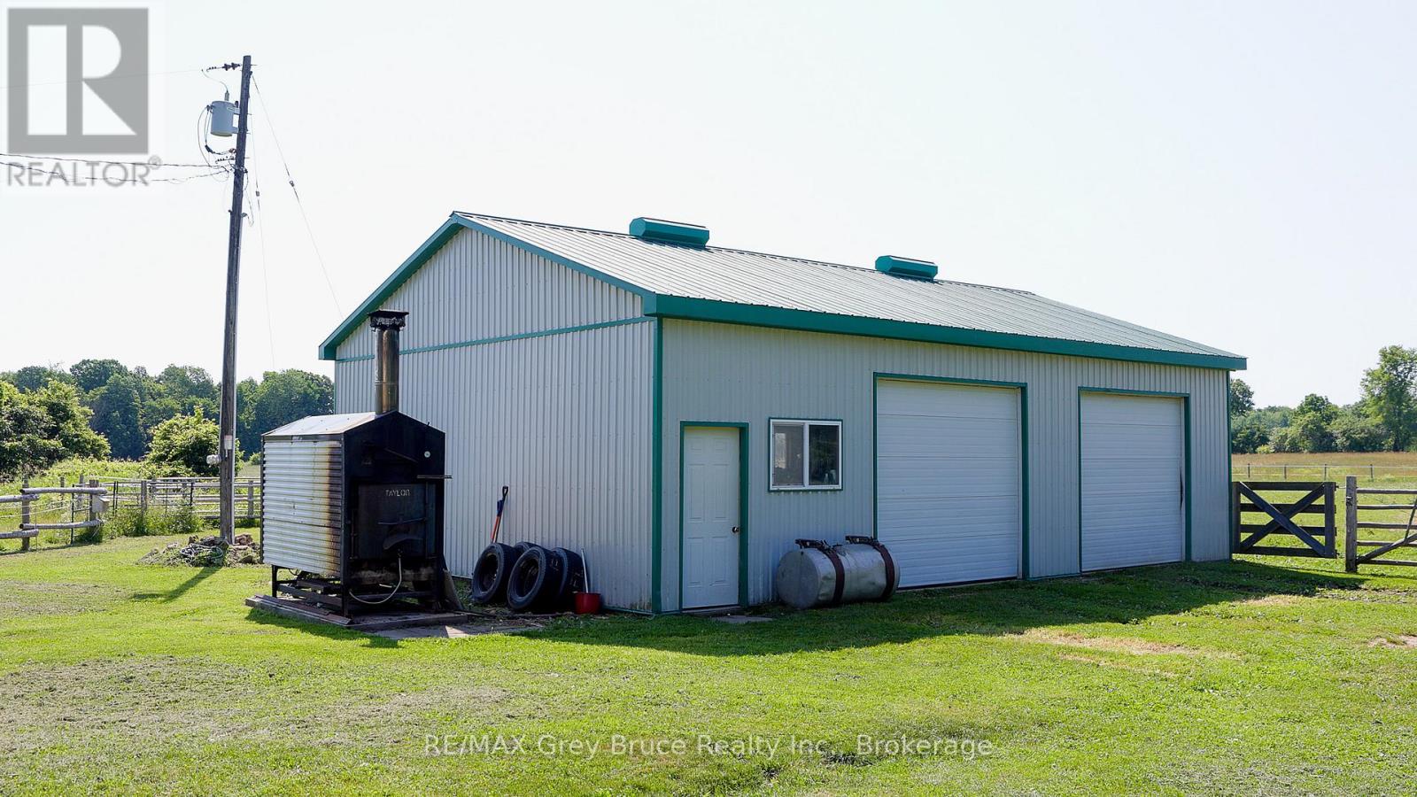 362404 Lindenwood Road, Georgian Bluffs, Ontario  N0H 2T0 - Photo 41 - X12261349