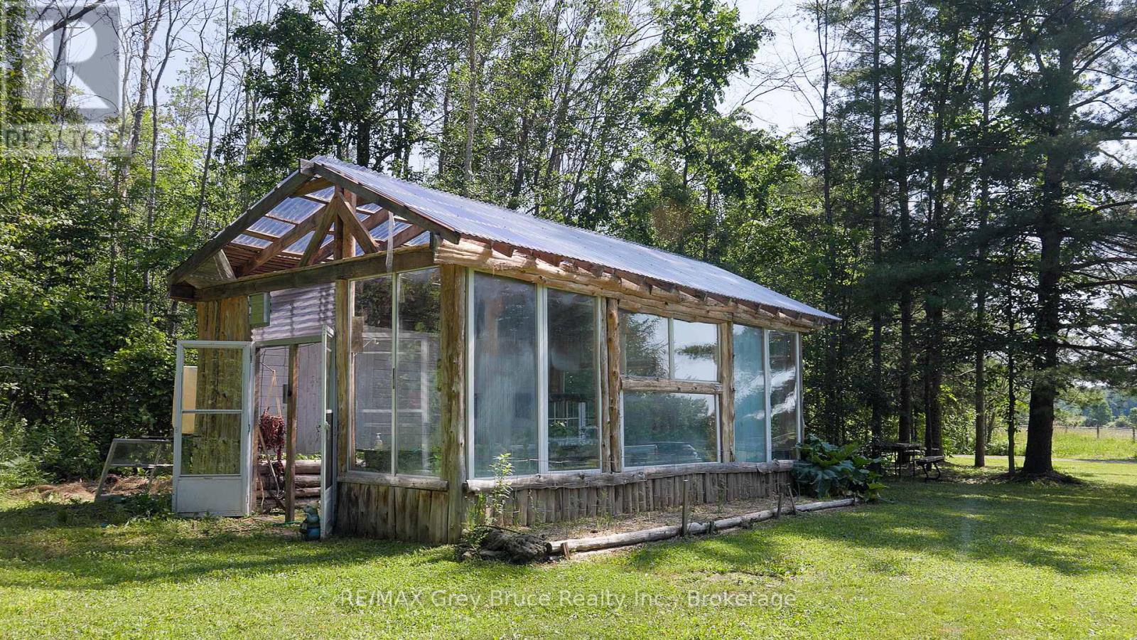 362404 Lindenwood Road, Georgian Bluffs, Ontario  N0H 2T0 - Photo 48 - X12261349
